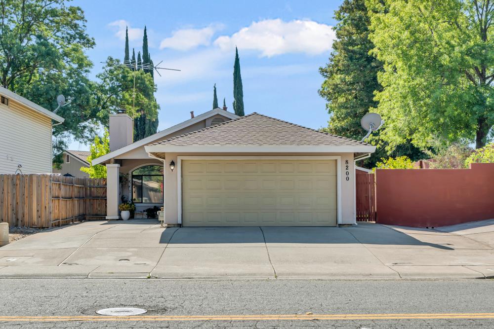 Detail Gallery Image 1 of 33 For 8200 Northam Dr, Antelope,  CA 95843 - 3 Beds | 2 Baths