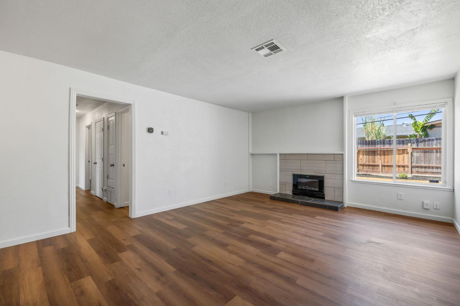 Detail Gallery Image 9 of 57 For 4441 Fenwick Way, North Highlands,  CA 95660 - 3 Beds | 2 Baths