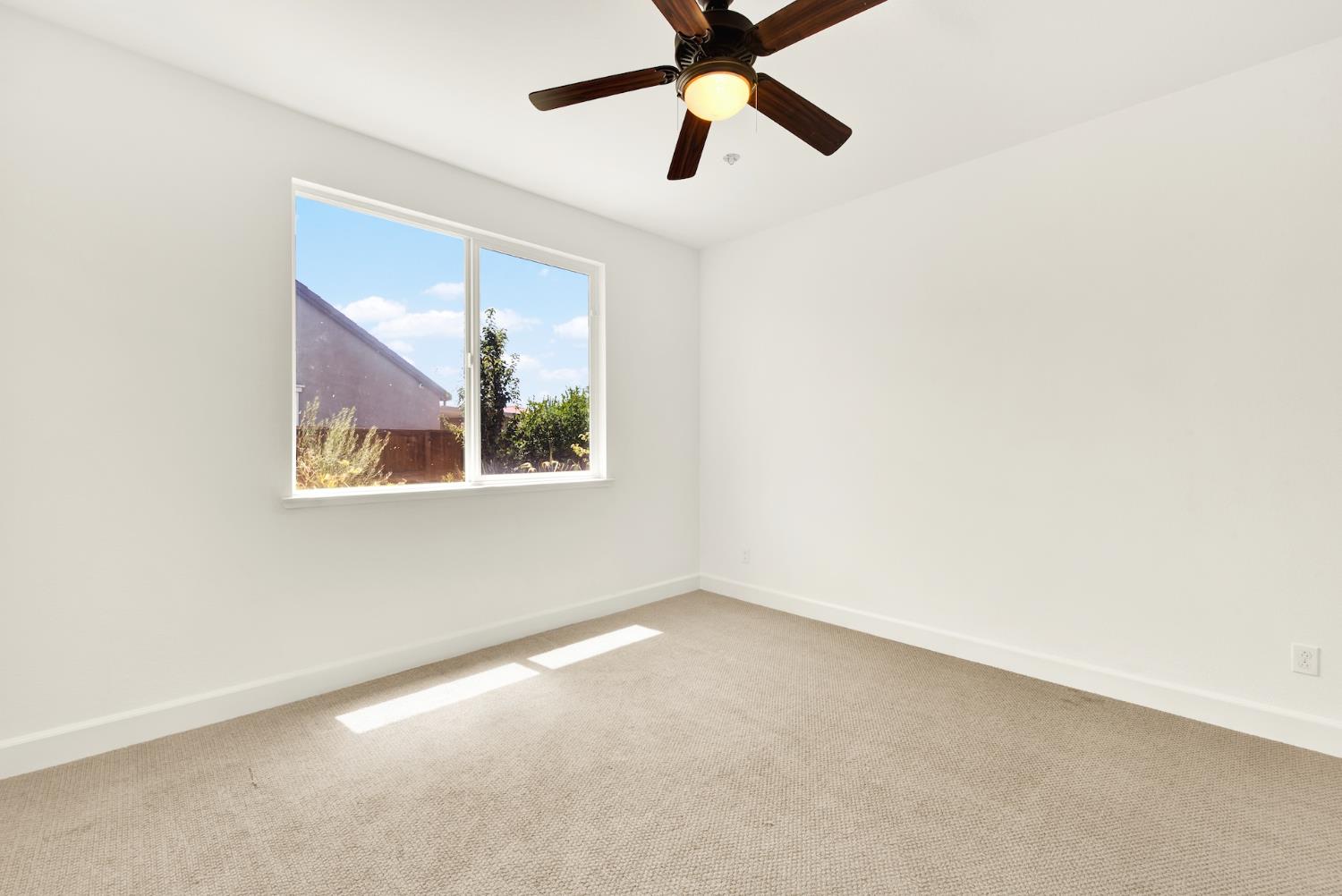 Detail Gallery Image 9 of 72 For 2200 Russell Cir, Woodland,  CA 95776 - 3 Beds | 2/1 Baths