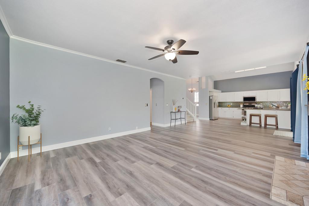 Detail Gallery Image 11 of 51 For 9567 Diamond Point Ln, Elk Grove,  CA 95758 - 4 Beds | 2/1 Baths