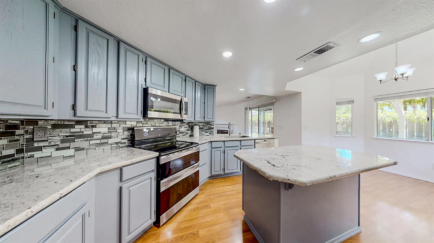 Detail Gallery Image 13 of 43 For 4184 Horizon Ct, Turlock,  CA 95382 - 4 Beds | 3 Baths