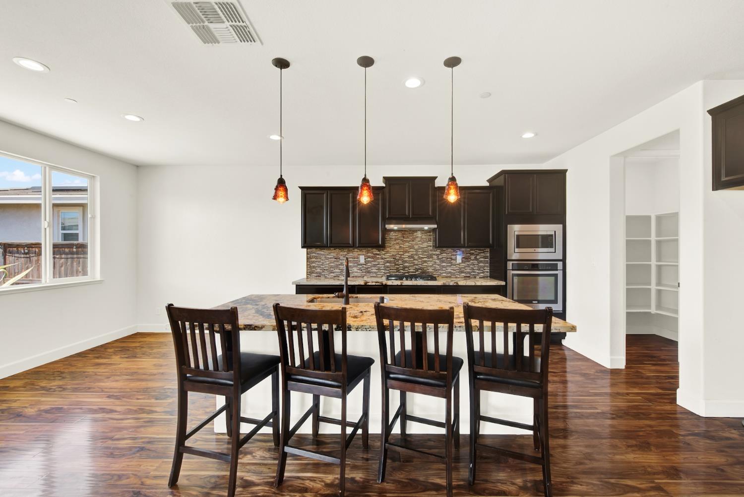 Detail Gallery Image 29 of 72 For 2200 Russell Cir, Woodland,  CA 95776 - 3 Beds | 2/1 Baths