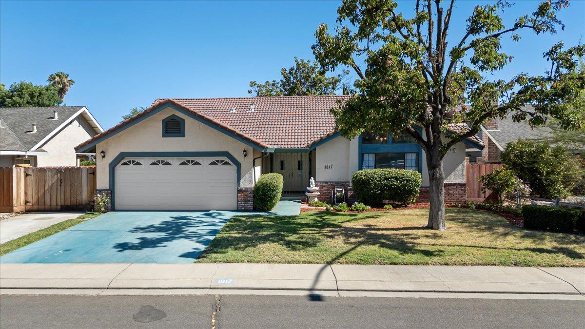Detail Gallery Image 1 of 48 For 1817 Sauvignon Dr, Modesto,  CA 95351 - 3 Beds | 2 Baths