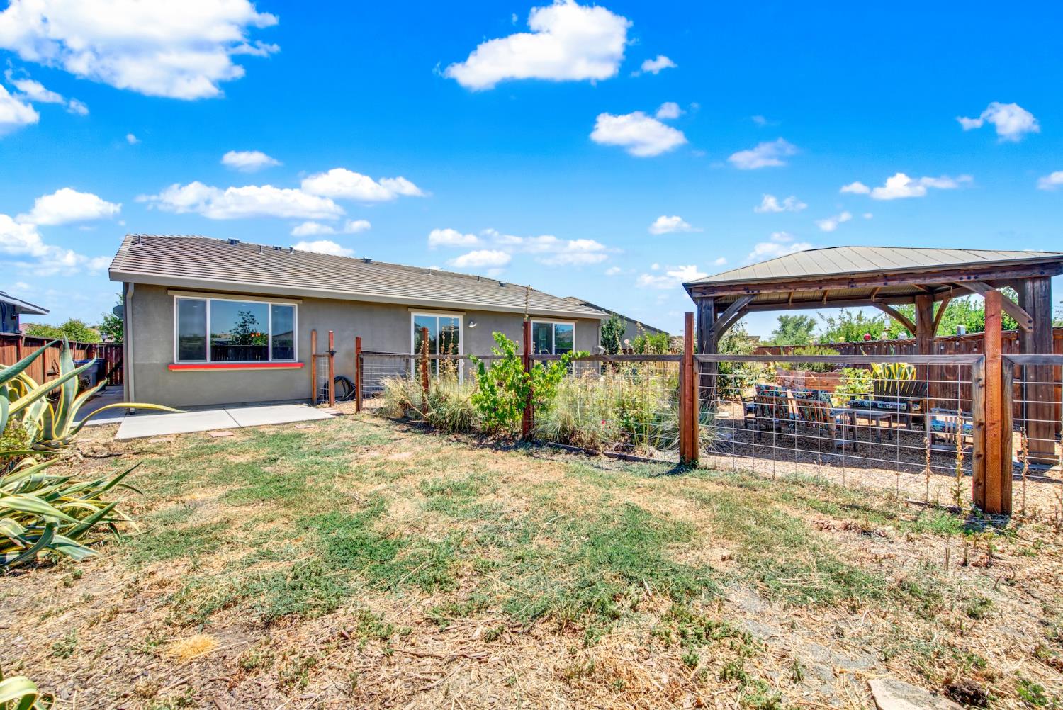 Detail Gallery Image 50 of 72 For 2200 Russell Cir, Woodland,  CA 95776 - 3 Beds | 2/1 Baths