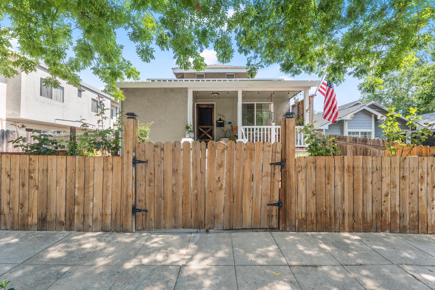 Detail Gallery Image 9 of 63 For 3641 5th Ave, Sacramento,  CA 95817 - 3 Beds | 1/1 Baths