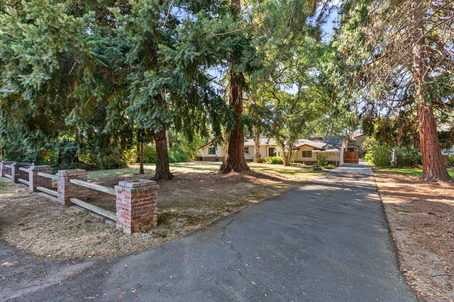 Detail Gallery Image 4 of 56 For 5946 Muldrow Rd, Carmichael,  CA 95608 - 3 Beds | 2 Baths