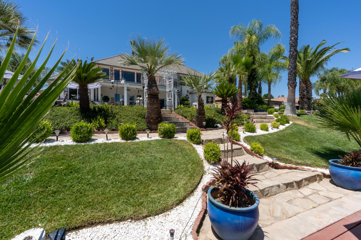 Detail Gallery Image 3 of 96 For 6663 Desert Springs St, Chowchilla,  CA 93610 - 5 Beds | 4 Baths