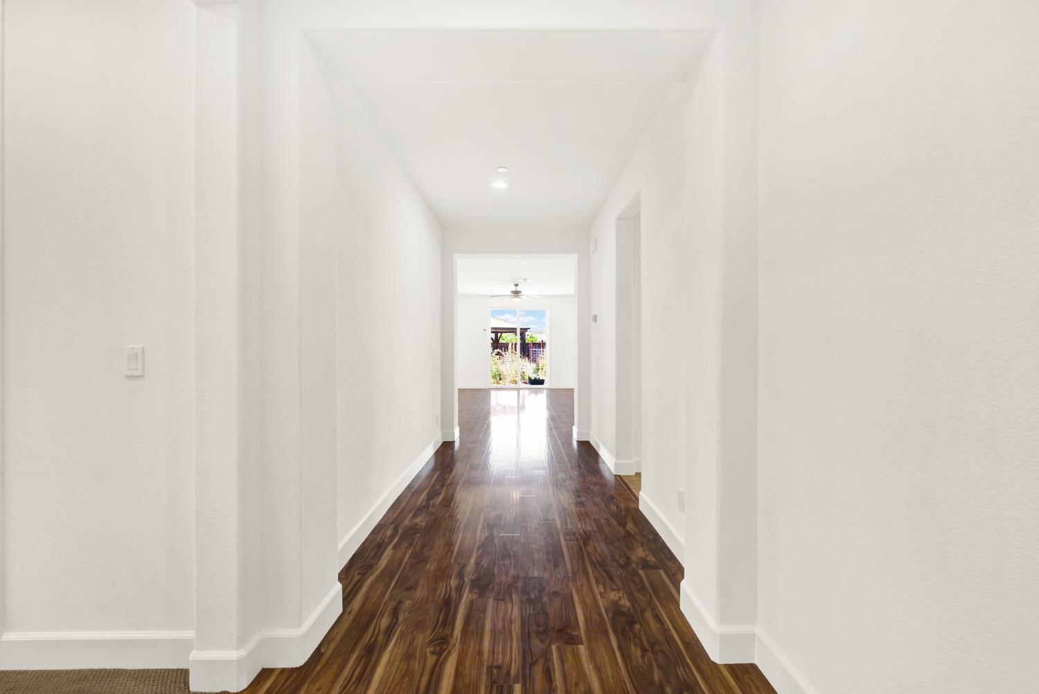 Detail Gallery Image 7 of 72 For 2200 Russell Cir, Woodland,  CA 95776 - 3 Beds | 2/1 Baths