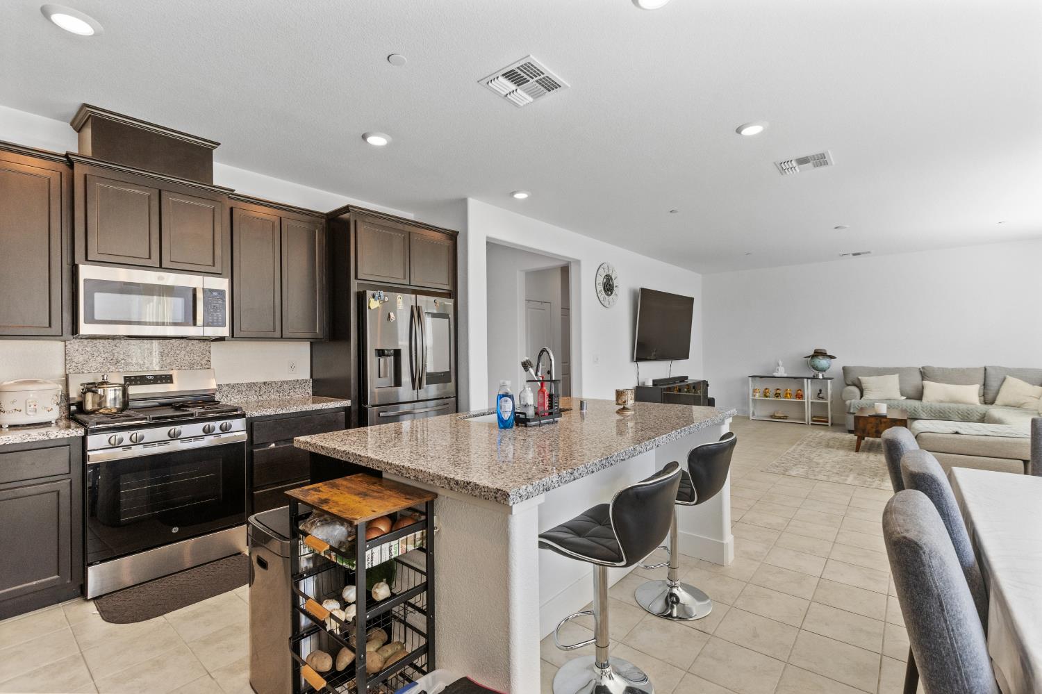 Detail Gallery Image 4 of 58 For 10224 Kilo Way, Elk Grove,  CA 95757 - 5 Beds | 4 Baths
