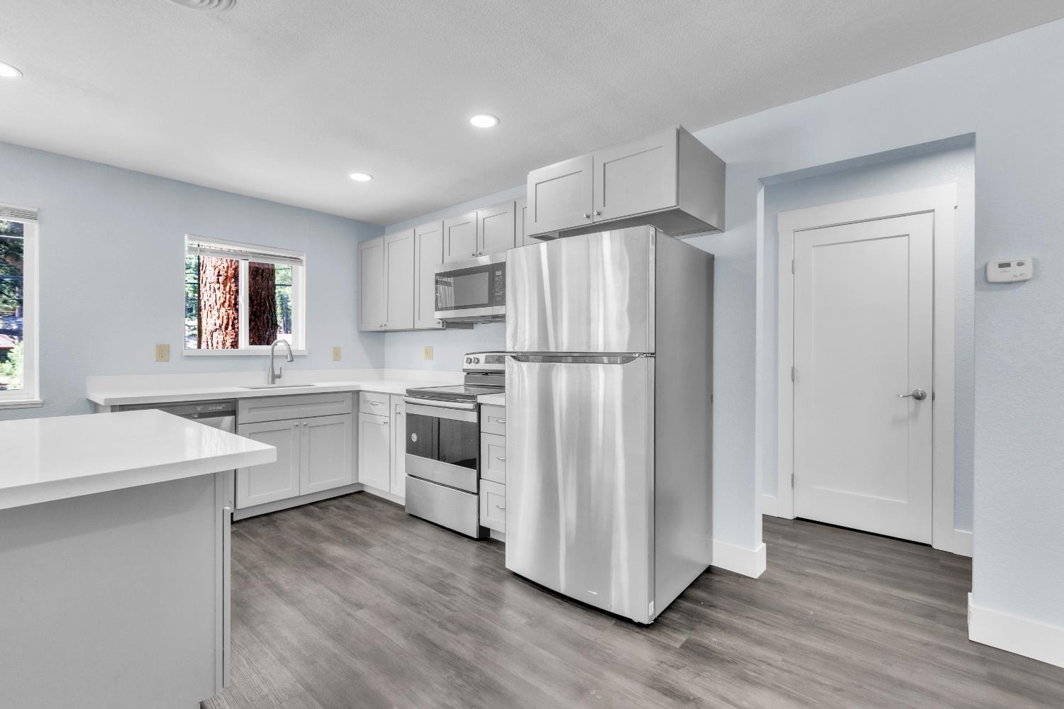 Detail Gallery Image 10 of 12 For 673 James Ave, South Lake Tahoe,  CA 96150 - – Beds | – Baths