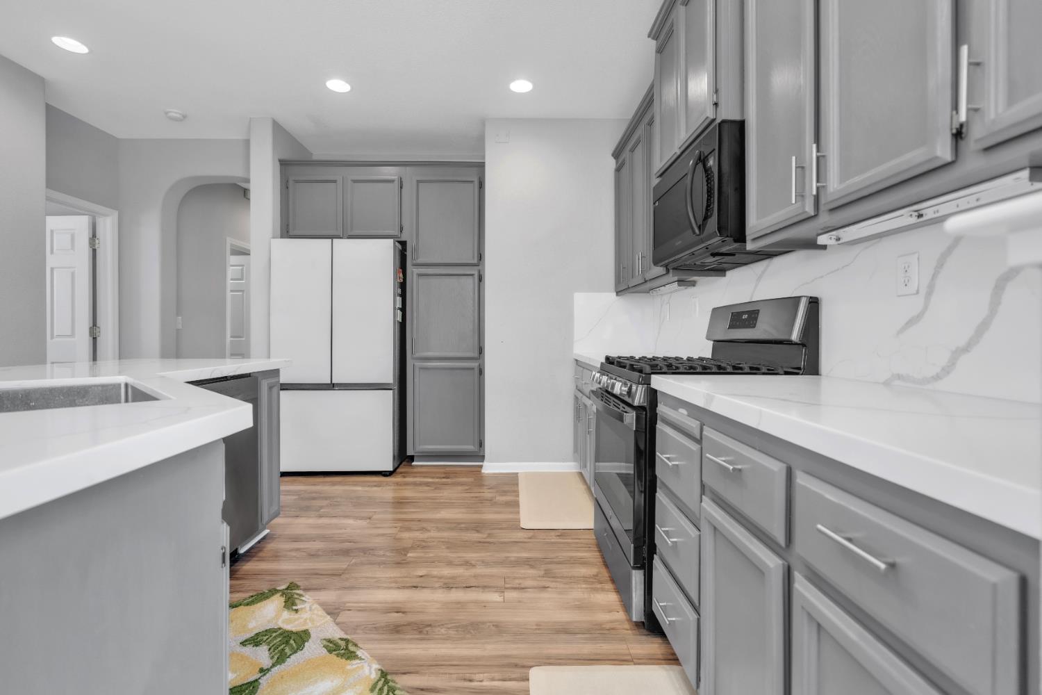 Detail Gallery Image 8 of 33 For 10451 Canadeo Cir, Elk Grove,  CA 95757 - 3 Beds | 2 Baths