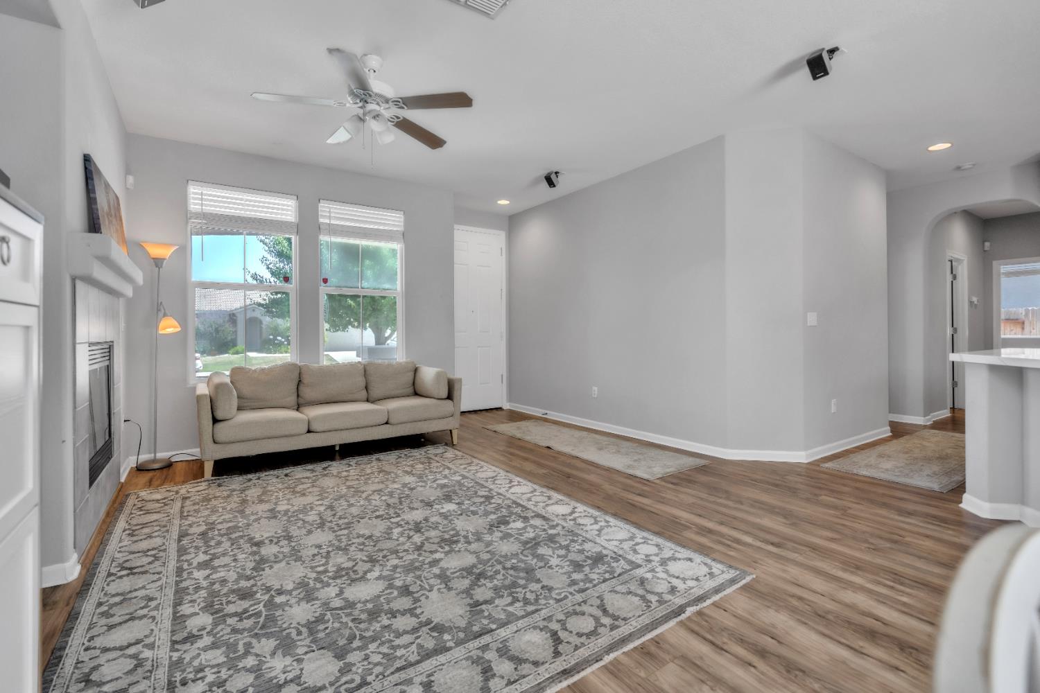 Detail Gallery Image 6 of 33 For 10451 Canadeo Cir, Elk Grove,  CA 95757 - 3 Beds | 2 Baths