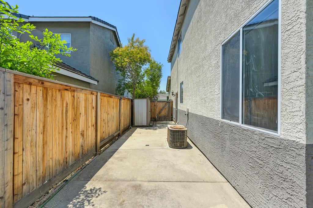 Detail Gallery Image 35 of 51 For 9567 Diamond Point Ln, Elk Grove,  CA 95758 - 4 Beds | 2/1 Baths