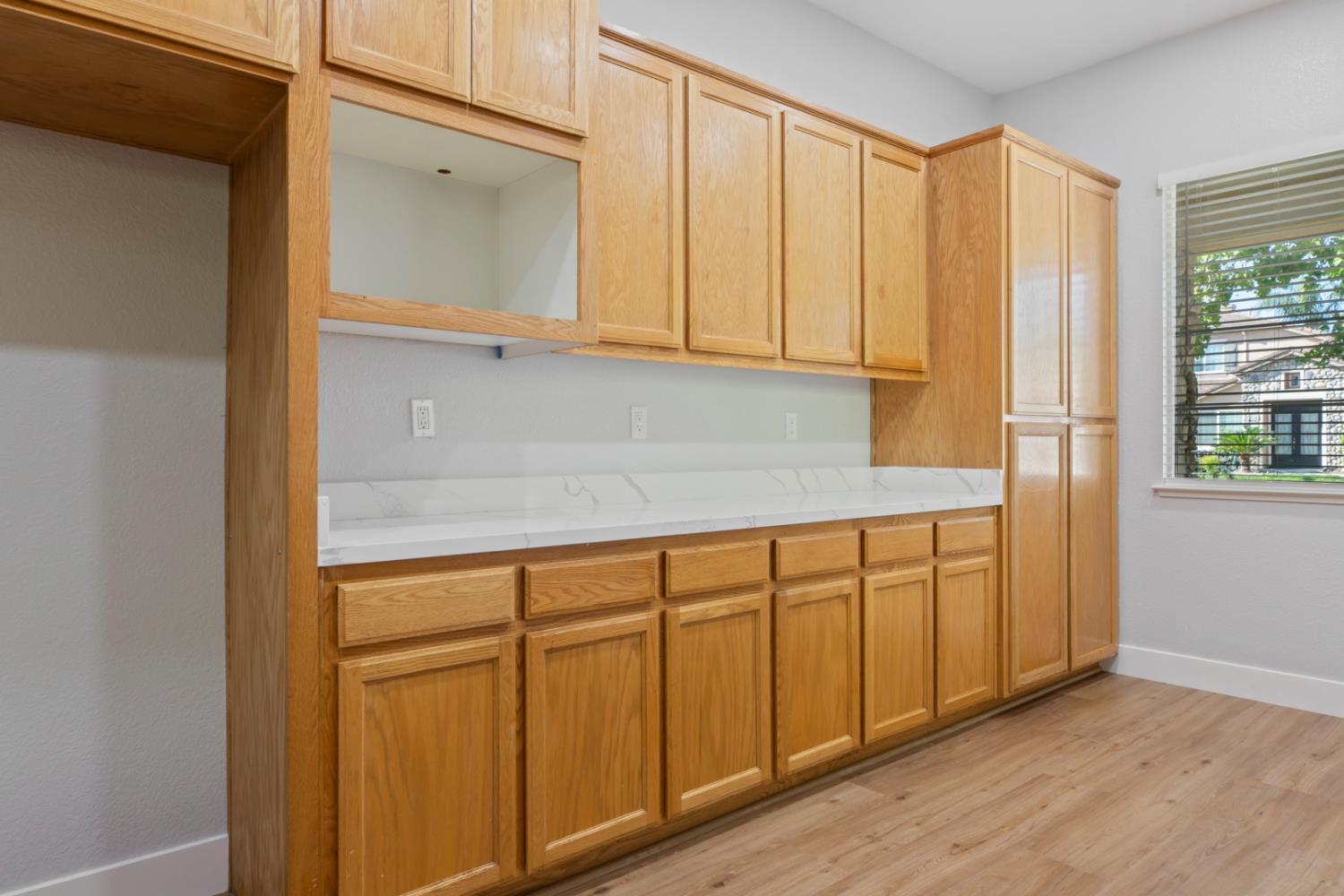 Detail Gallery Image 5 of 19 For 1659 Whispering Wind Dr, Tracy,  CA 95377 - 4 Beds | 2 Baths