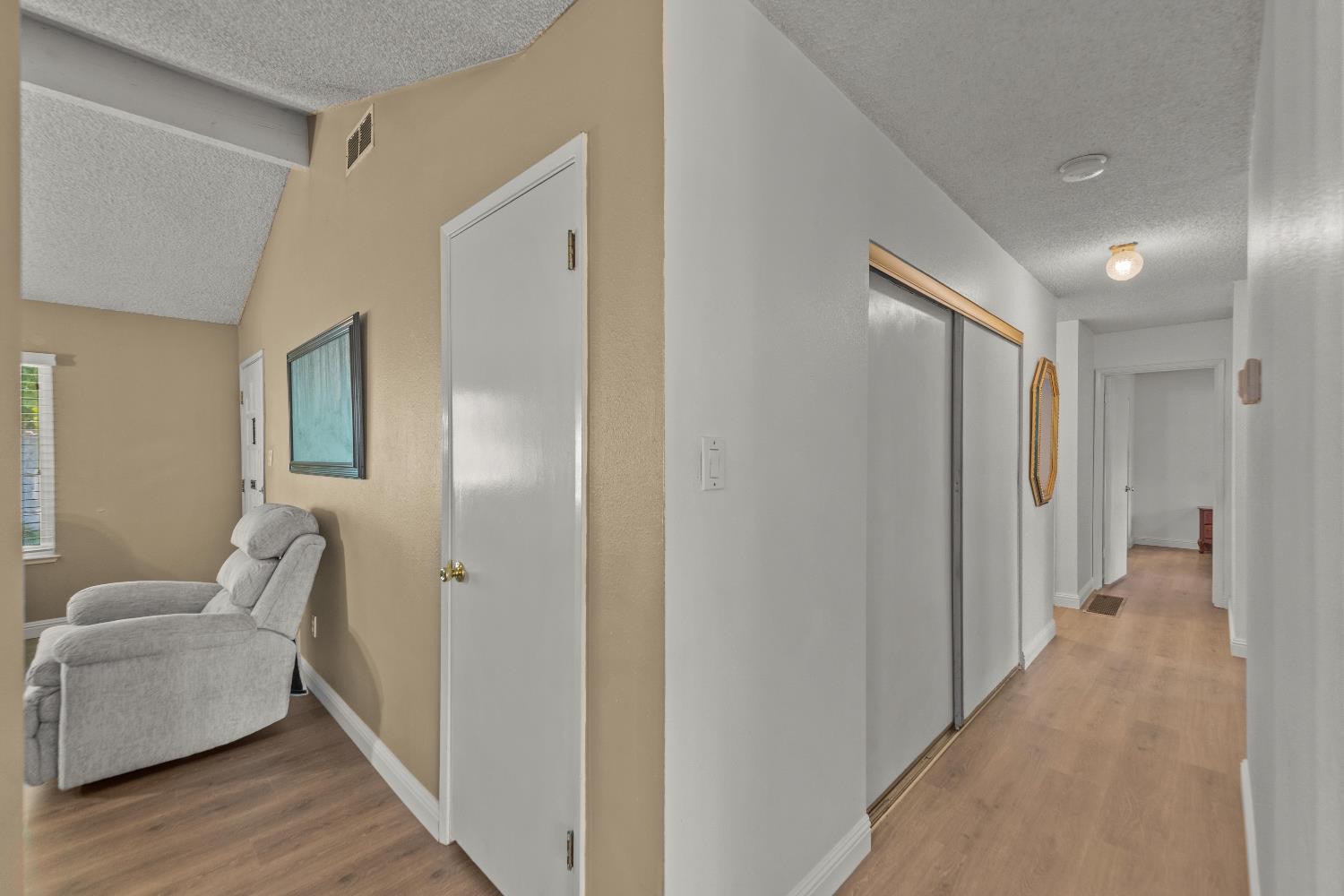 Detail Gallery Image 8 of 39 For 8852 Salmon Falls Dr, Sacramento,  CA 95826 - 3 Beds | 2 Baths