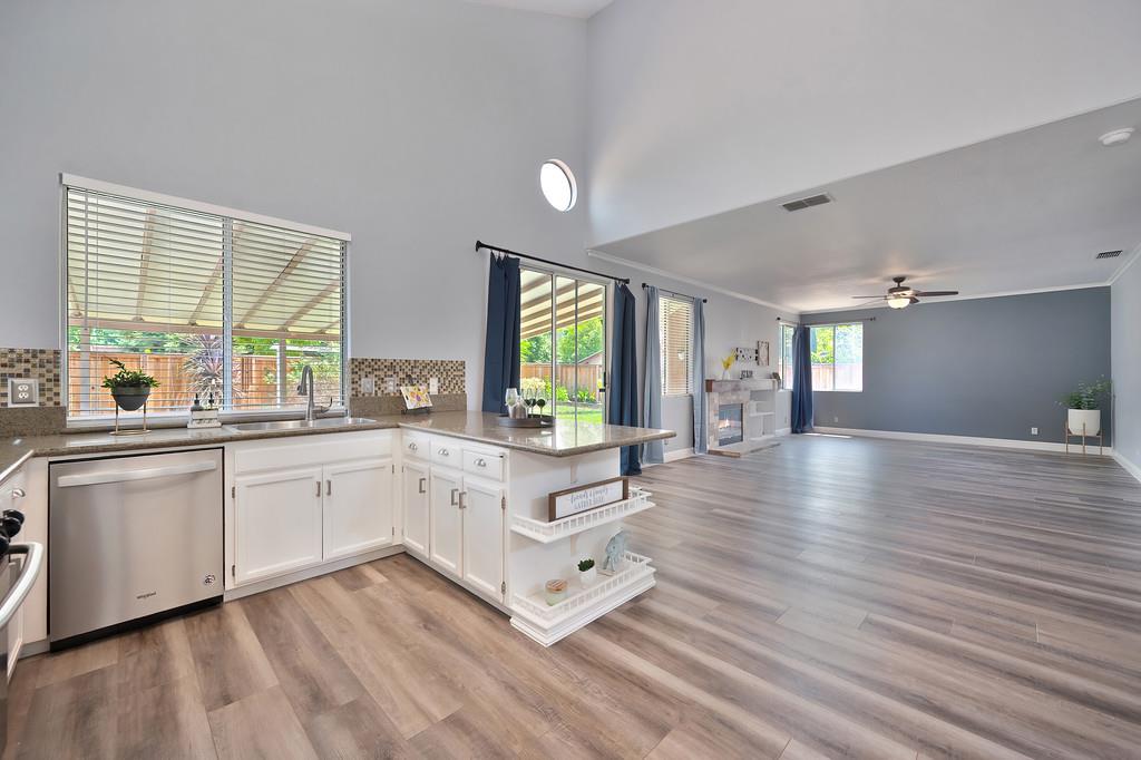 Detail Gallery Image 14 of 51 For 9567 Diamond Point Ln, Elk Grove,  CA 95758 - 4 Beds | 2/1 Baths