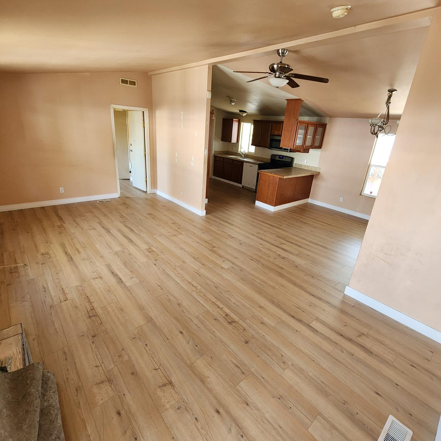 Detail Gallery Image 16 of 18 For 131 Klamath, Pittsburg,  CA 94565 - 3 Beds | 2 Baths