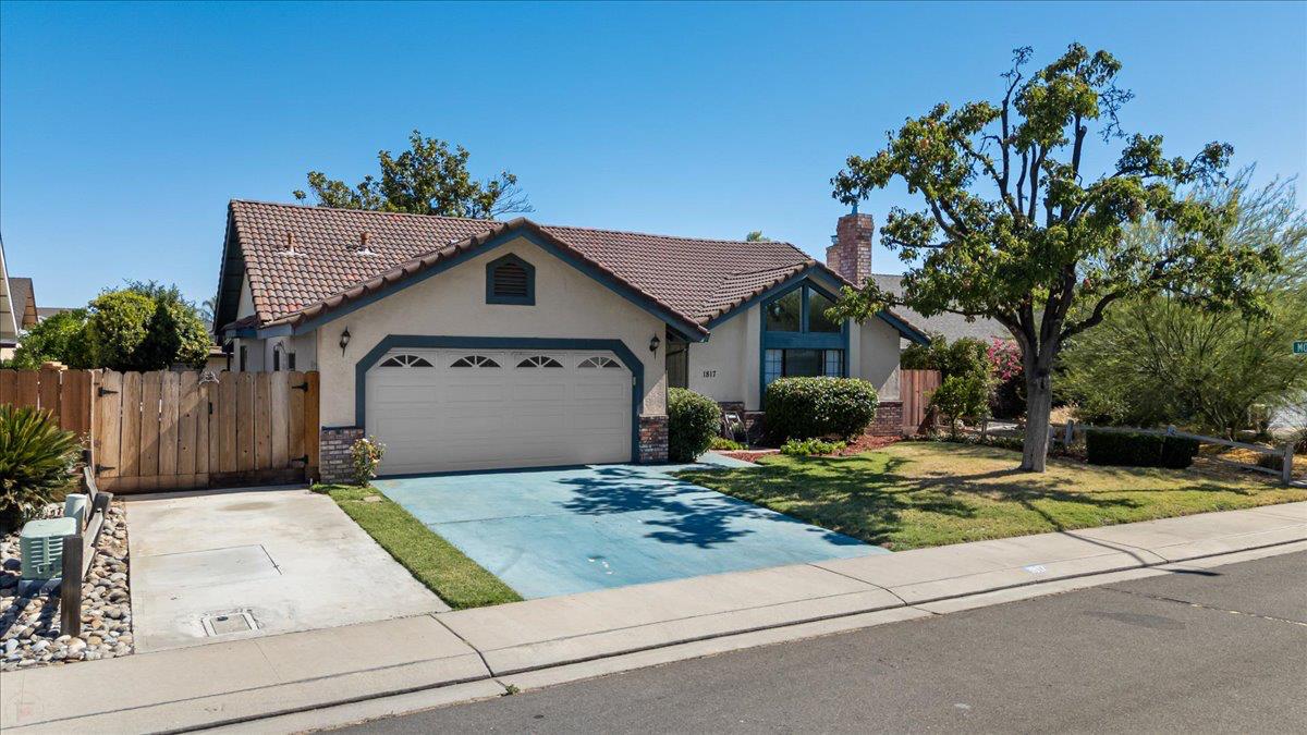 Detail Gallery Image 3 of 48 For 1817 Sauvignon Dr, Modesto,  CA 95351 - 3 Beds | 2 Baths