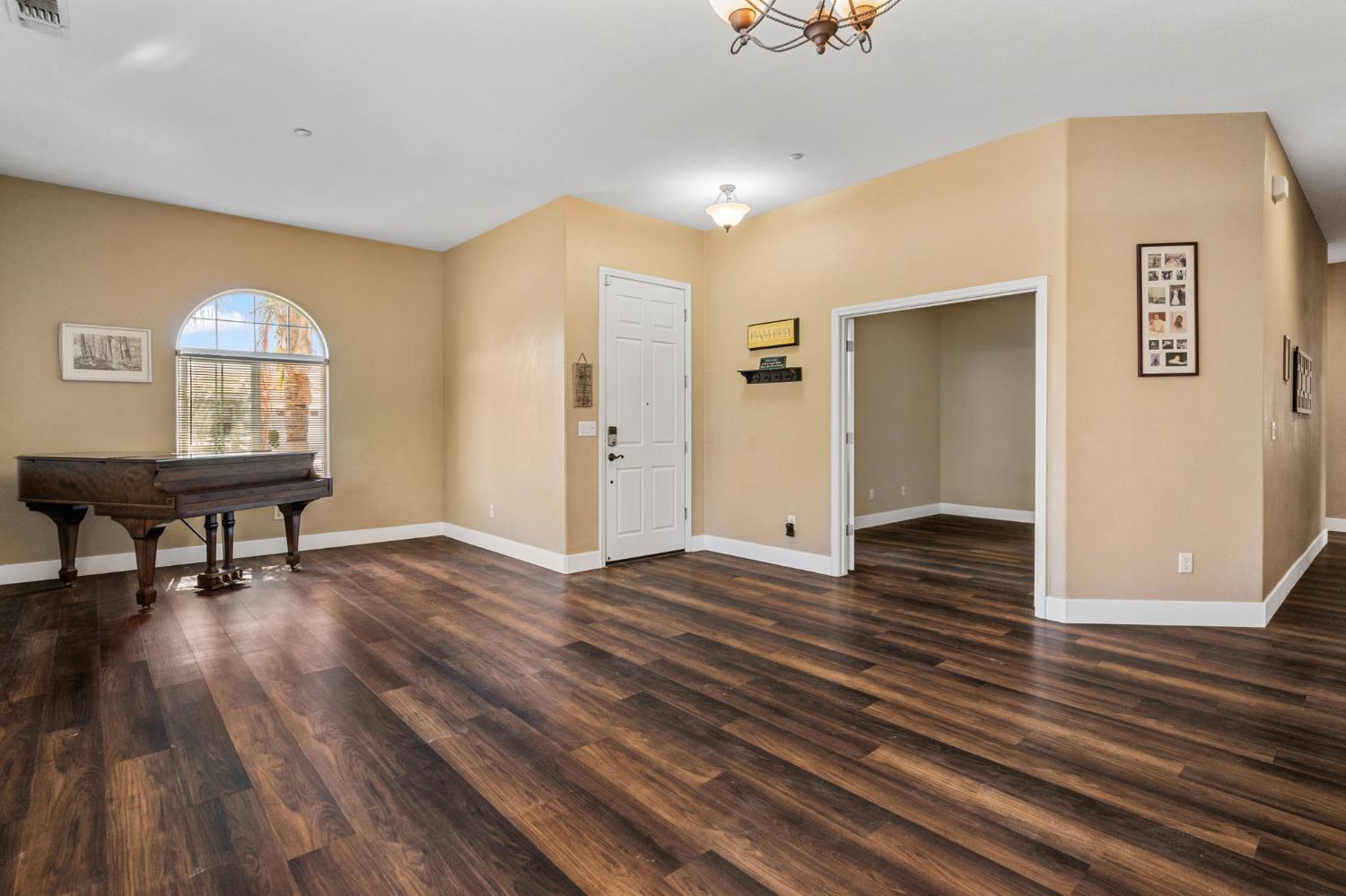 Detail Gallery Image 7 of 33 For 444 Sparrow Dr, Galt,  CA 95632 - 4 Beds | 2 Baths