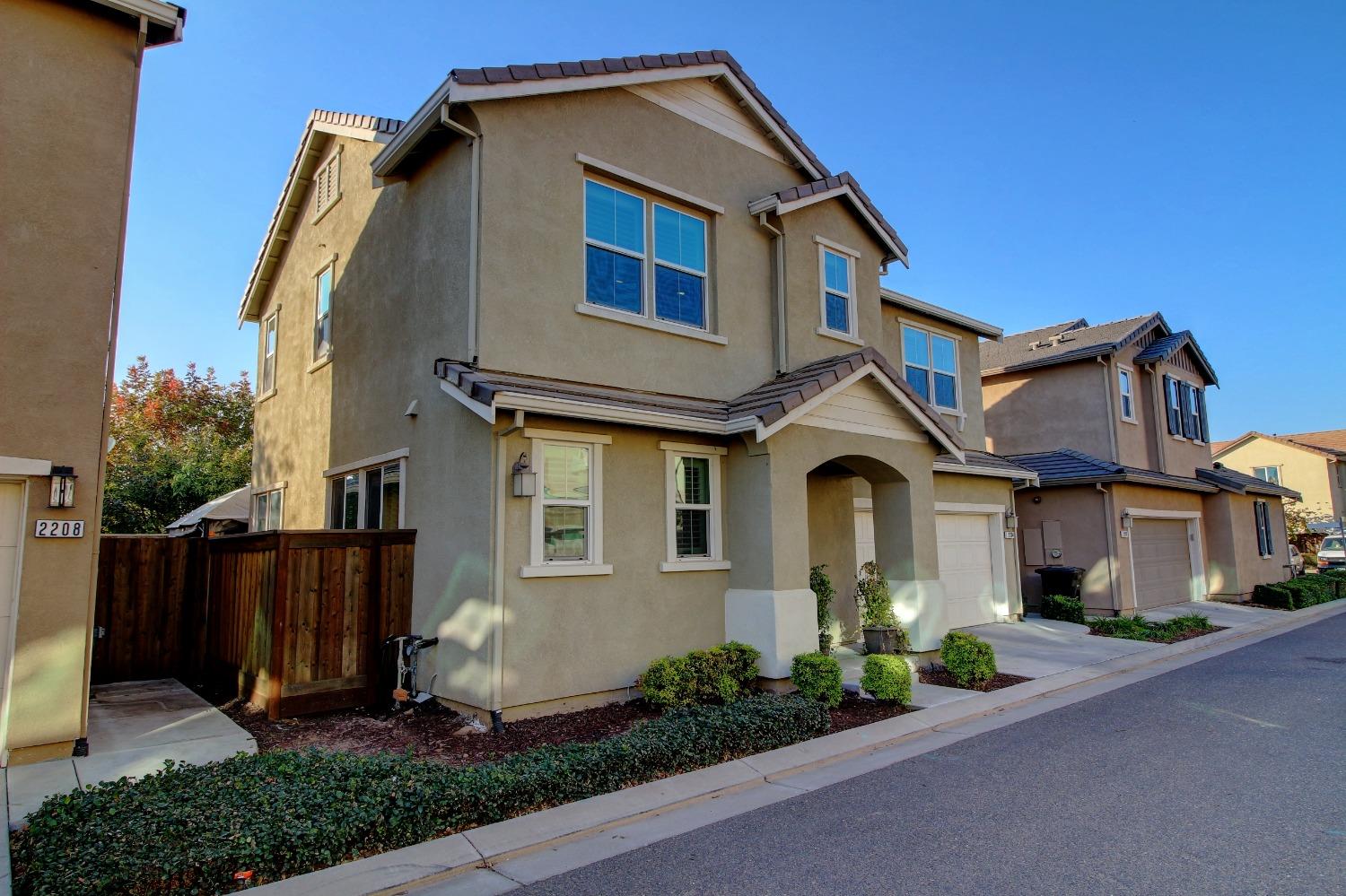 Detail Gallery Image 2 of 43 For 2204 Gallery Dr, Riverbank,  CA 95367 - 3 Beds | 2/1 Baths