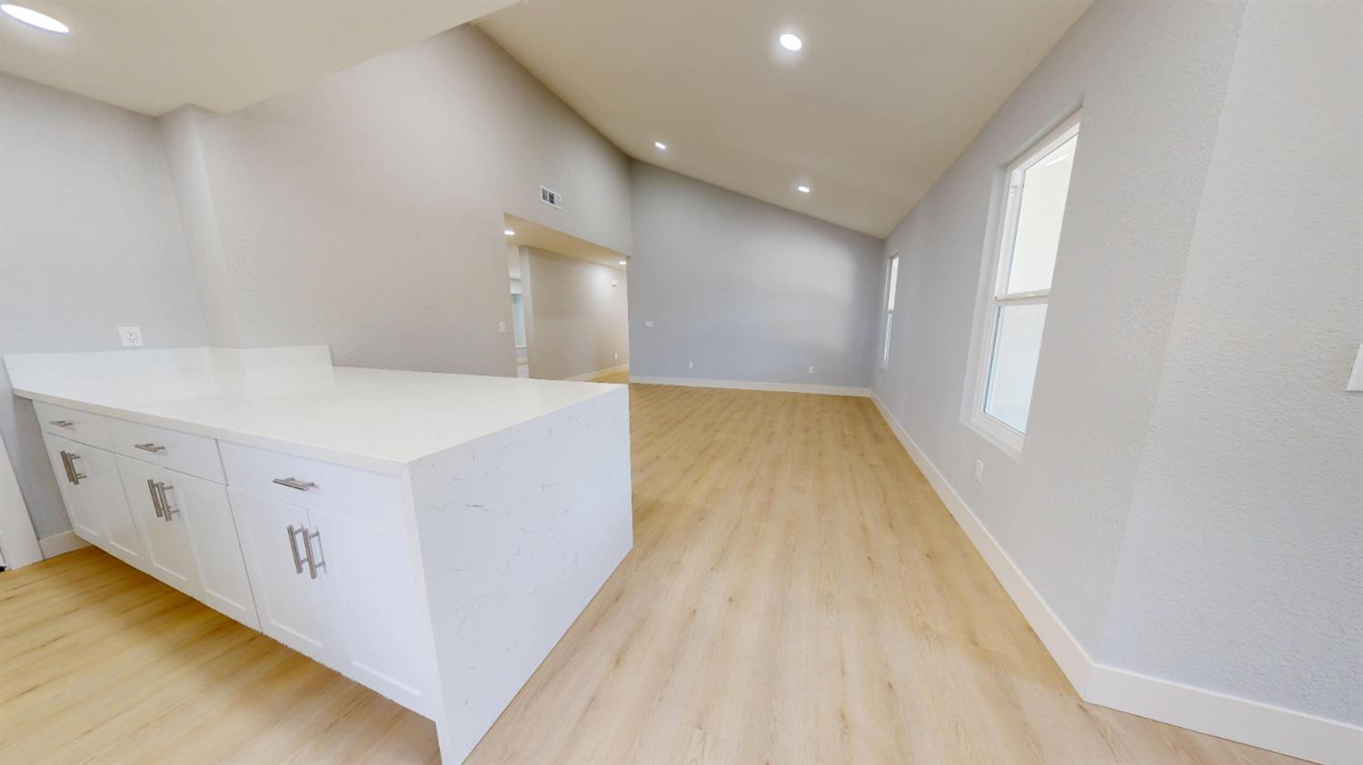 Detail Gallery Image 5 of 21 For 5212 Stillwater Dr, Salida,  CA 95368 - 3 Beds | 2 Baths