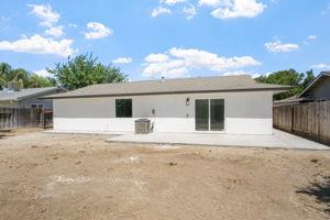 Detail Gallery Image 11 of 13 For 1351 Barrington Ave, Newman,  CA 95360 - 3 Beds | 2 Baths