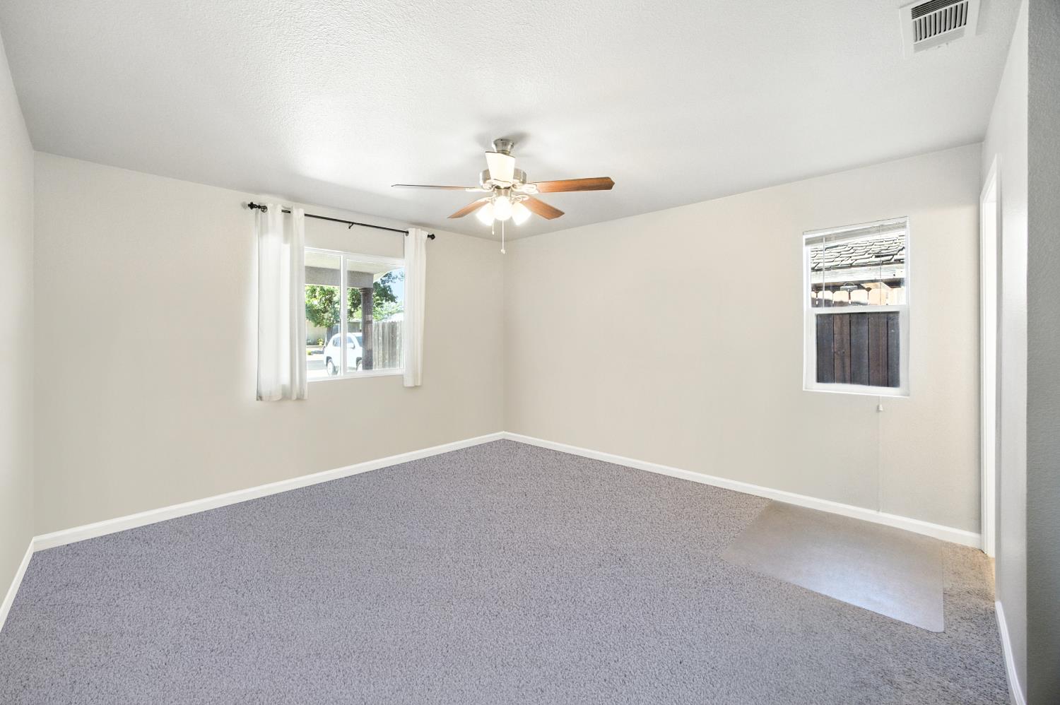 Detail Gallery Image 13 of 49 For 6147 Orsi Cir, Carmichael,  CA 95608 - 4 Beds | 2/1 Baths