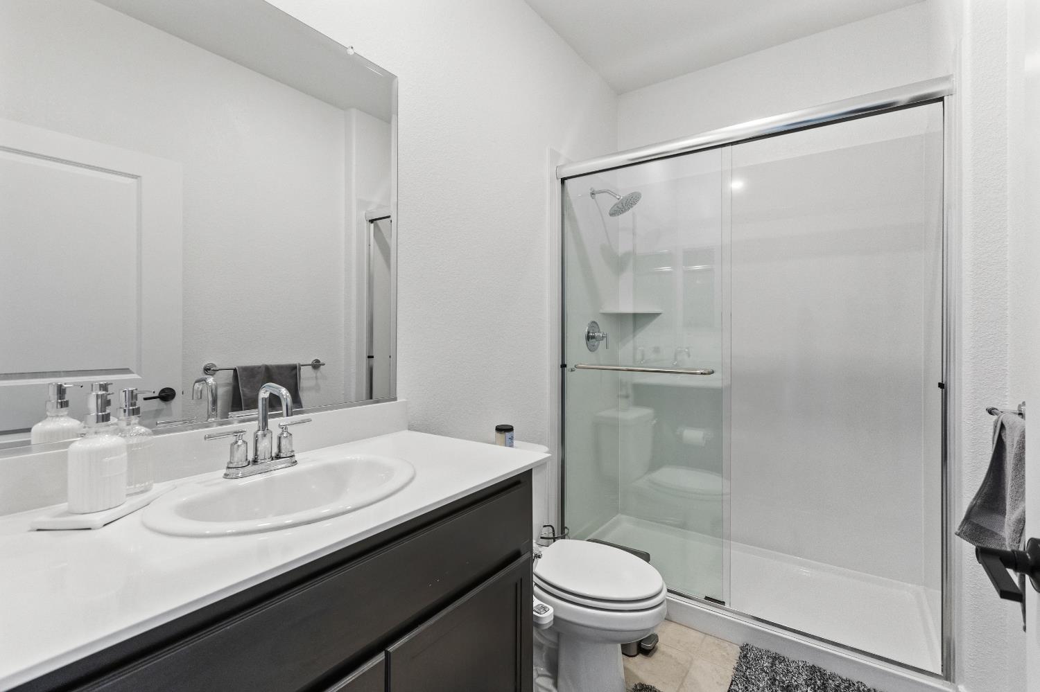 Detail Gallery Image 13 of 58 For 10224 Kilo Way, Elk Grove,  CA 95757 - 5 Beds | 4 Baths
