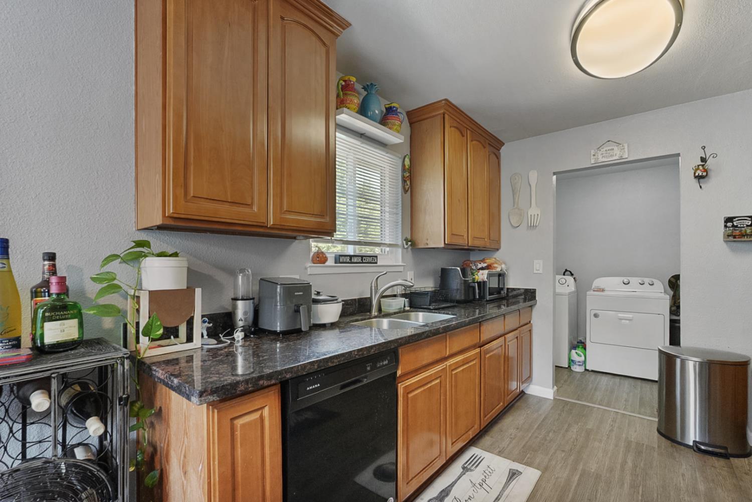 Detail Gallery Image 9 of 23 For 301 S Emerald Ave, Modesto,  CA 95351 - 3 Beds | 2 Baths