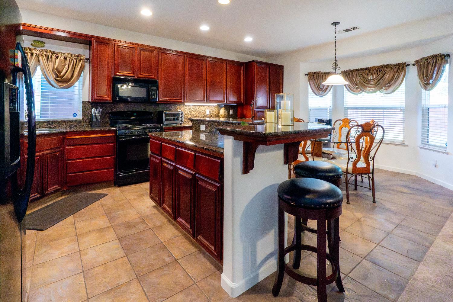 Detail Gallery Image 8 of 59 For 5738 Holbrook Dr, Riverbank,  CA 95367 - 4 Beds | 2/1 Baths