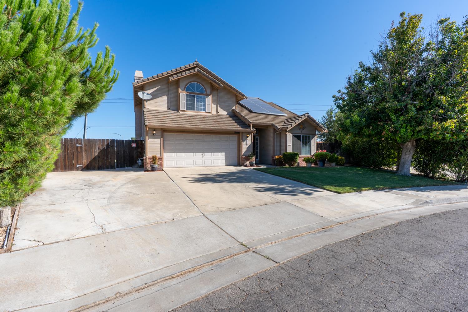 Detail Gallery Image 4 of 58 For 92 Tangelo St, Los Banos,  CA 93635 - 3 Beds | 2/1 Baths