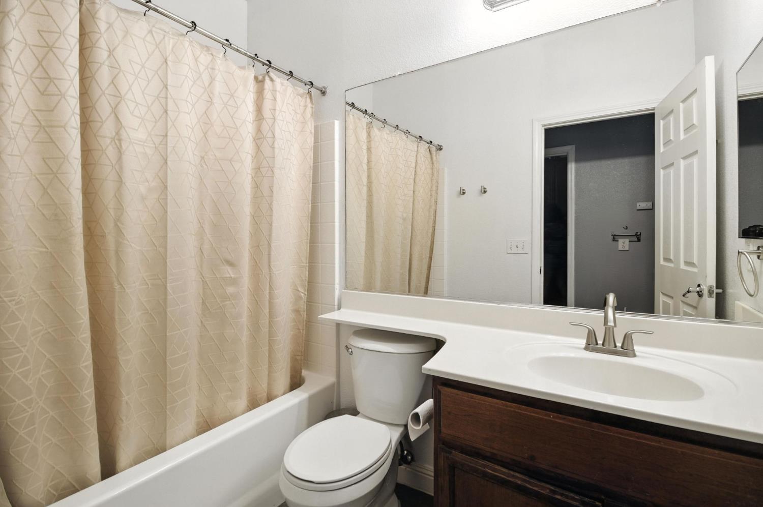 Detail Gallery Image 12 of 31 For 5507 Goldseive Dr, Riverbank,  CA 95367 - 4 Beds | 3 Baths