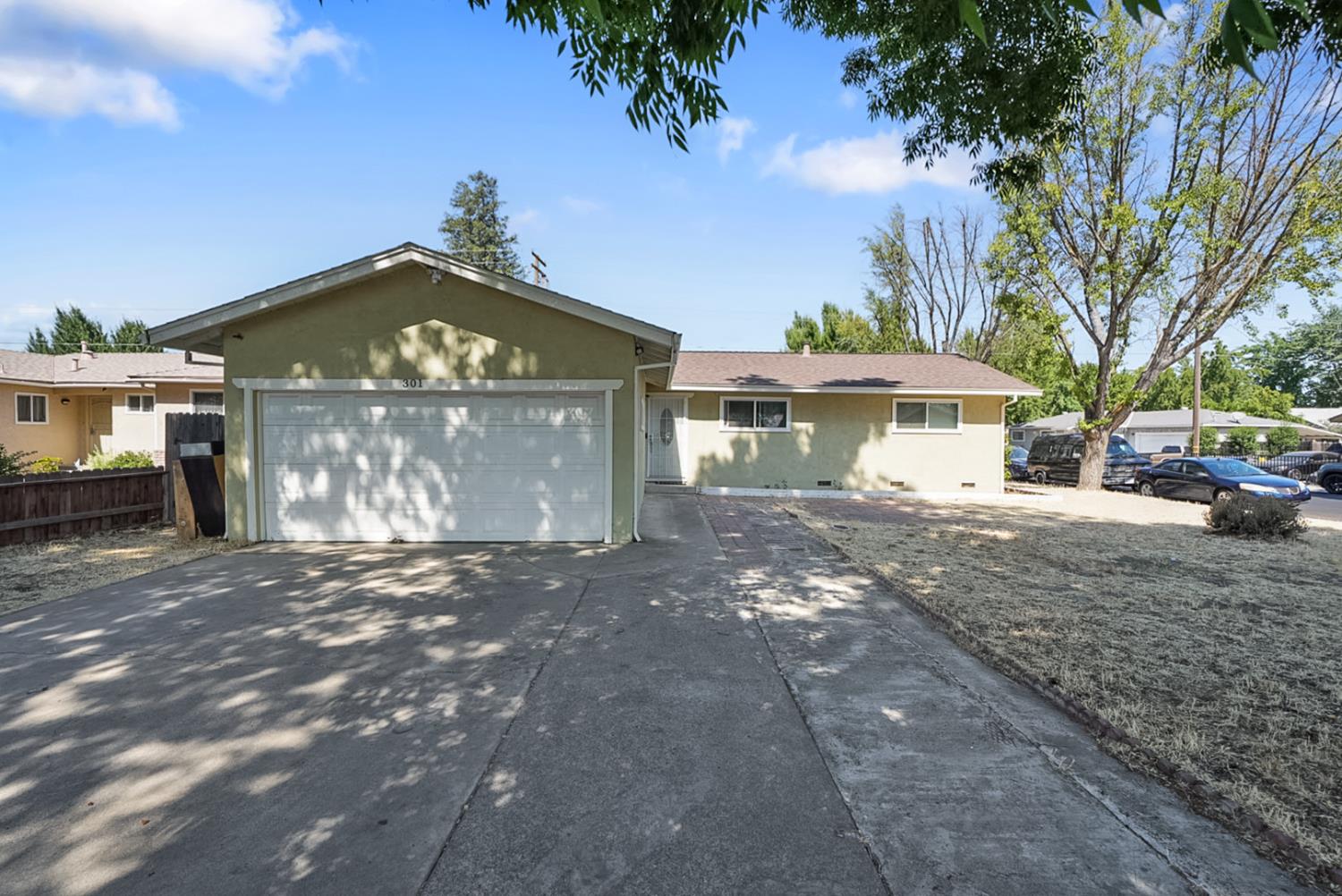 Detail Gallery Image 1 of 23 For 301 S Emerald Ave, Modesto,  CA 95351 - 3 Beds | 2 Baths