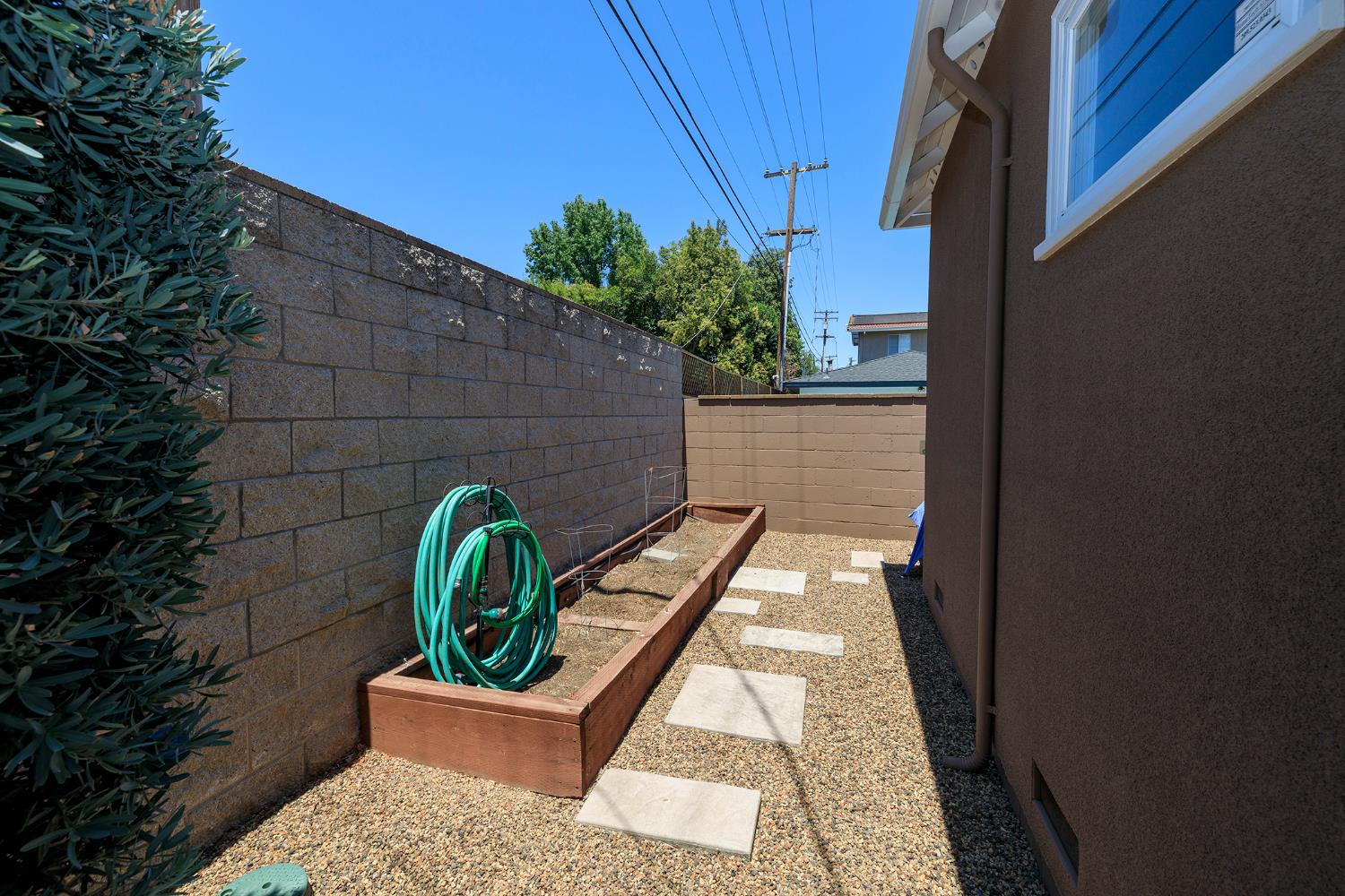Detail Gallery Image 54 of 56 For 1009 Sycamore Ave, Modesto,  CA 95350 - 3 Beds | 2/1 Baths