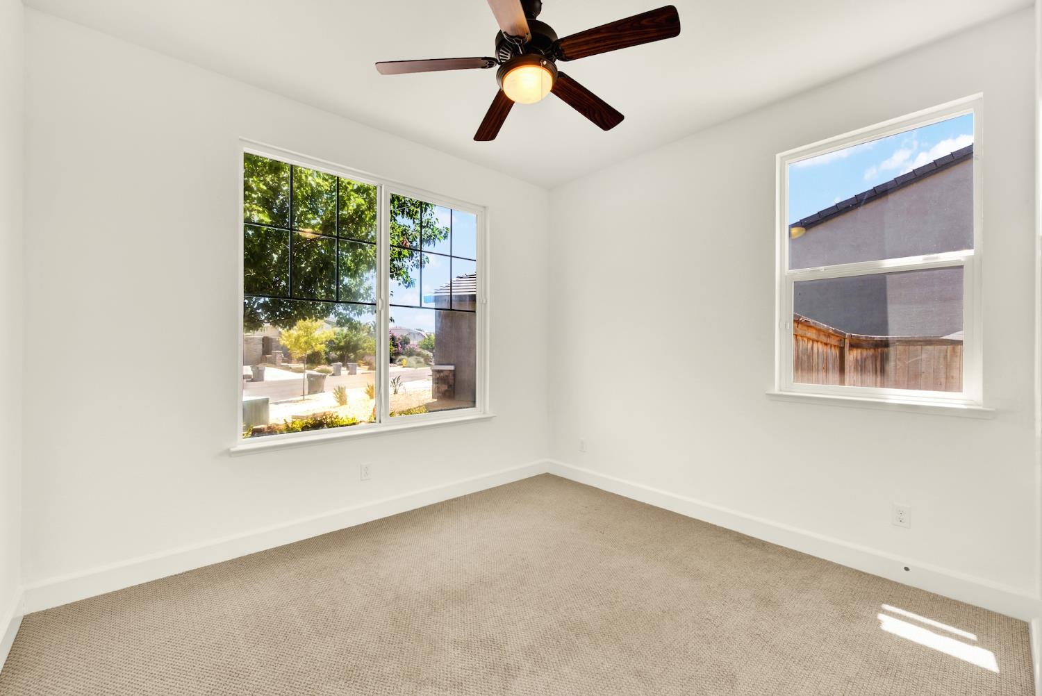 Detail Gallery Image 15 of 72 For 2200 Russell Cir, Woodland,  CA 95776 - 3 Beds | 2/1 Baths