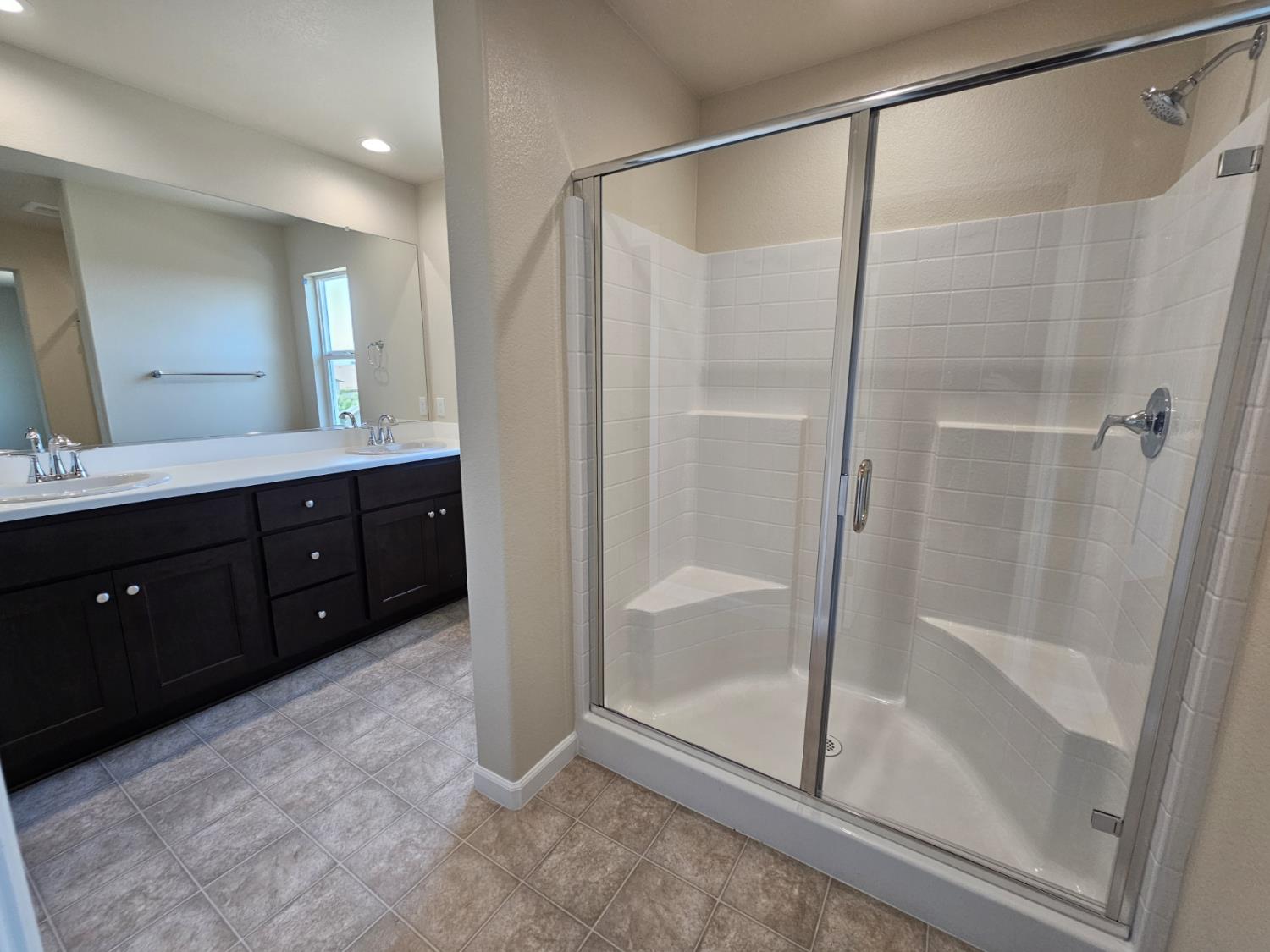 Detail Gallery Image 12 of 16 For 908 Terranova Ct, Stockton,  CA 95204 - 4 Beds | 3 Baths