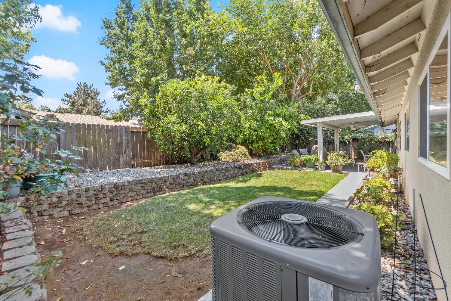 Detail Gallery Image 30 of 39 For 8852 Salmon Falls Dr, Sacramento,  CA 95826 - 3 Beds | 2 Baths
