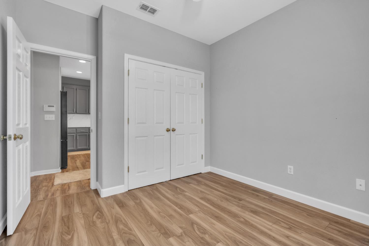 Detail Gallery Image 12 of 33 For 10451 Canadeo Cir, Elk Grove,  CA 95757 - 3 Beds | 2 Baths
