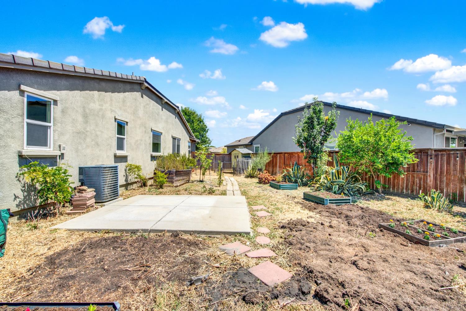 Detail Gallery Image 69 of 72 For 2200 Russell Cir, Woodland,  CA 95776 - 3 Beds | 2/1 Baths