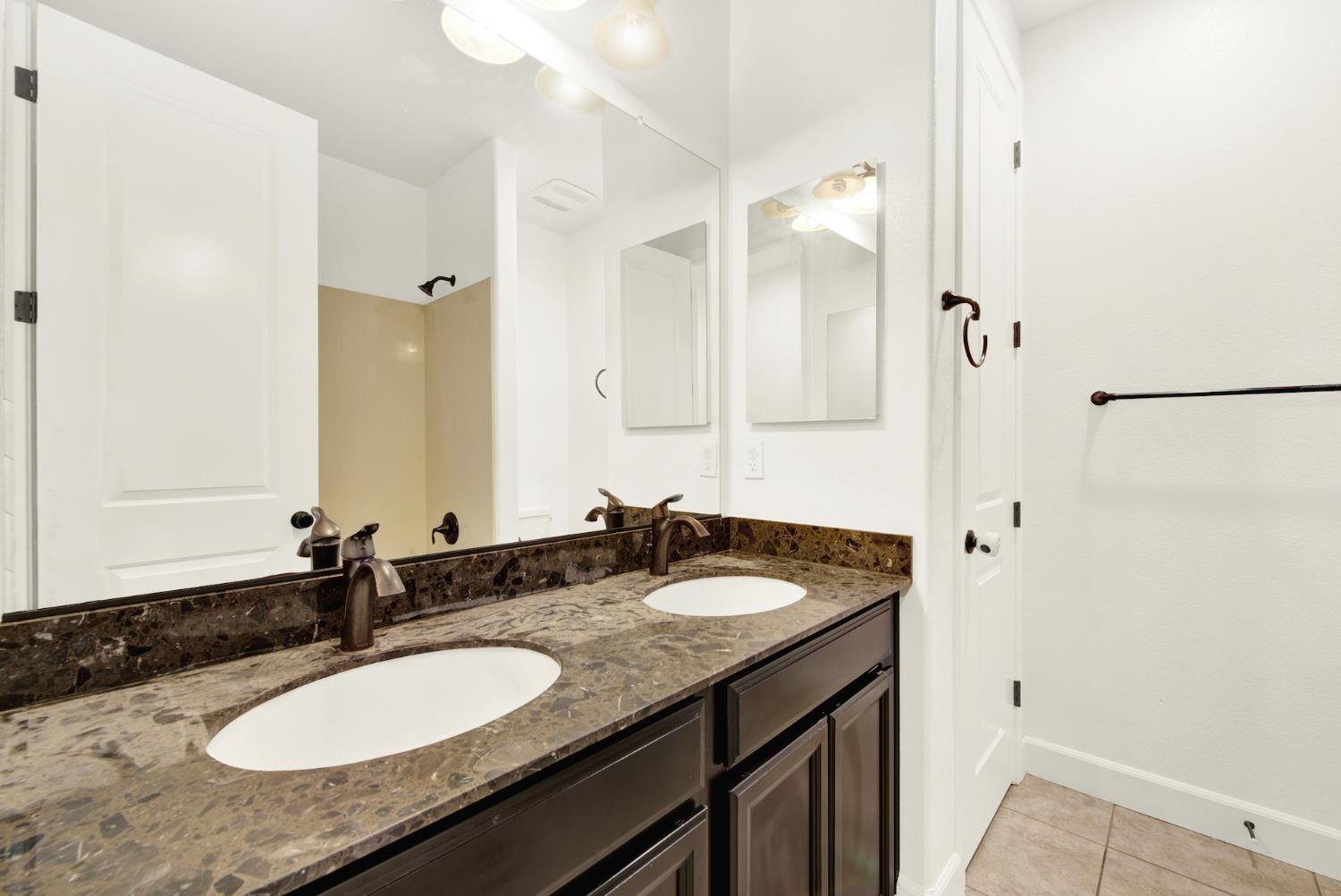 Detail Gallery Image 12 of 72 For 2200 Russell Cir, Woodland,  CA 95776 - 3 Beds | 2/1 Baths