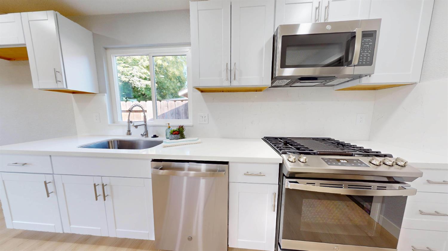 Detail Gallery Image 8 of 21 For 5212 Stillwater Dr, Salida,  CA 95368 - 3 Beds | 2 Baths