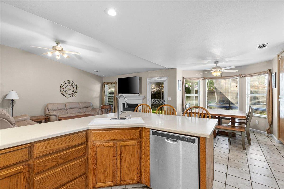 Detail Gallery Image 15 of 34 For 2812 Wind River Ct, Modesto,  CA 95356 - 4 Beds | 2 Baths