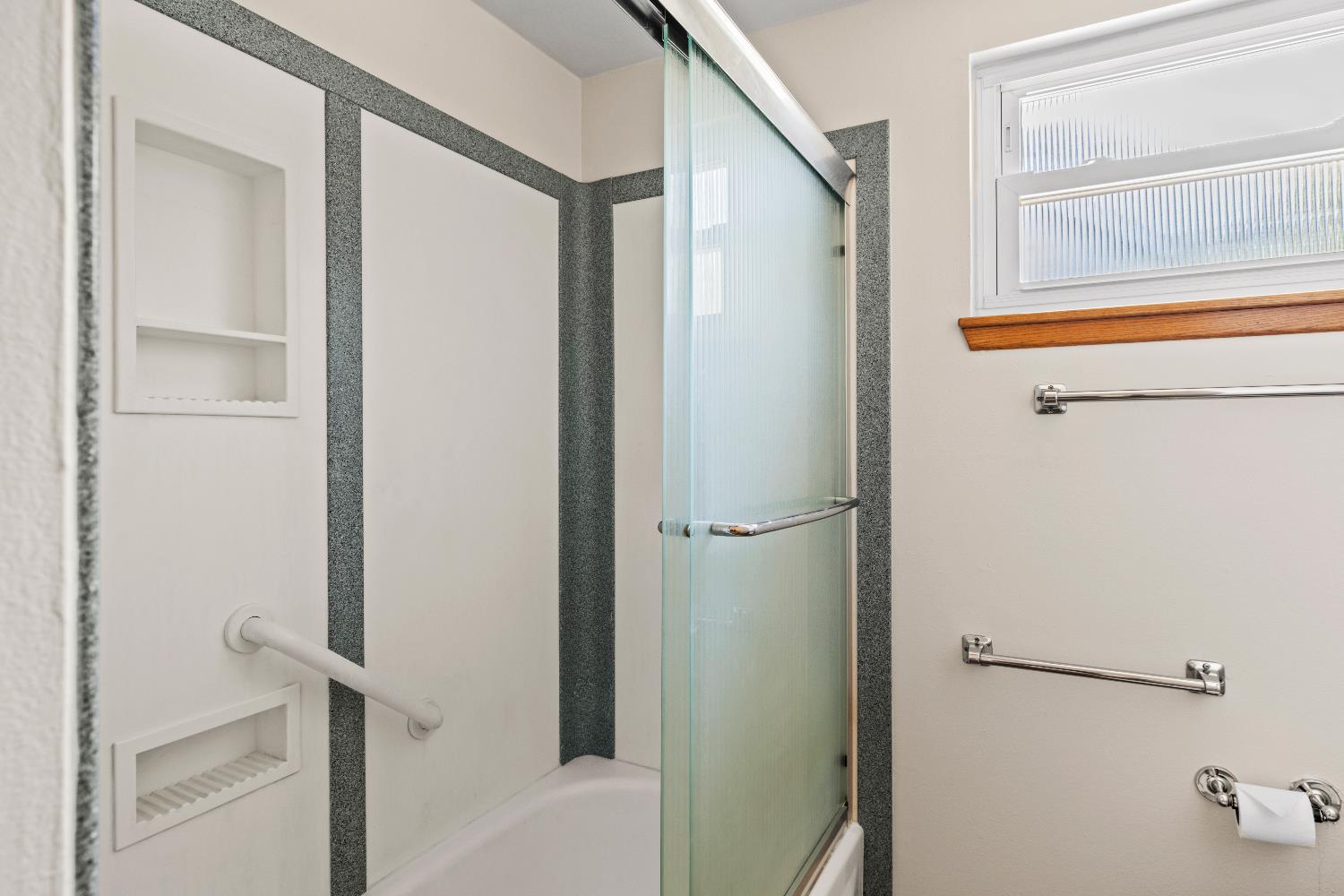 Detail Gallery Image 20 of 27 For 10137 La Gloria Way, Rancho Cordova,  CA 95670 - 3 Beds | 2 Baths