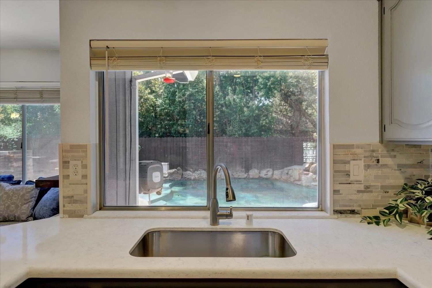 Detail Gallery Image 20 of 85 For 5809 Laguna Quail Way, Elk Grove,  CA 95758 - 4 Beds | 3 Baths