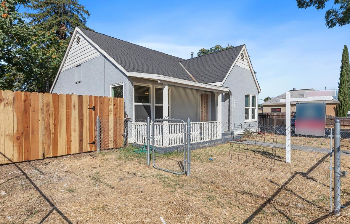 Detail Gallery Image 4 of 27 For 909 3rd St, Modesto,  CA 95351 - 2 Beds | 1 Baths
