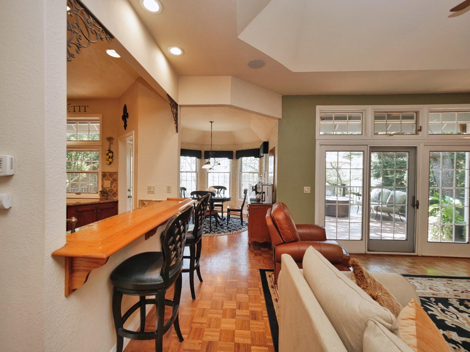 Detail Gallery Image 10 of 37 For 9736 Snowberry Way, Orangevale,  CA 95662 - 4 Beds | 2/1 Baths