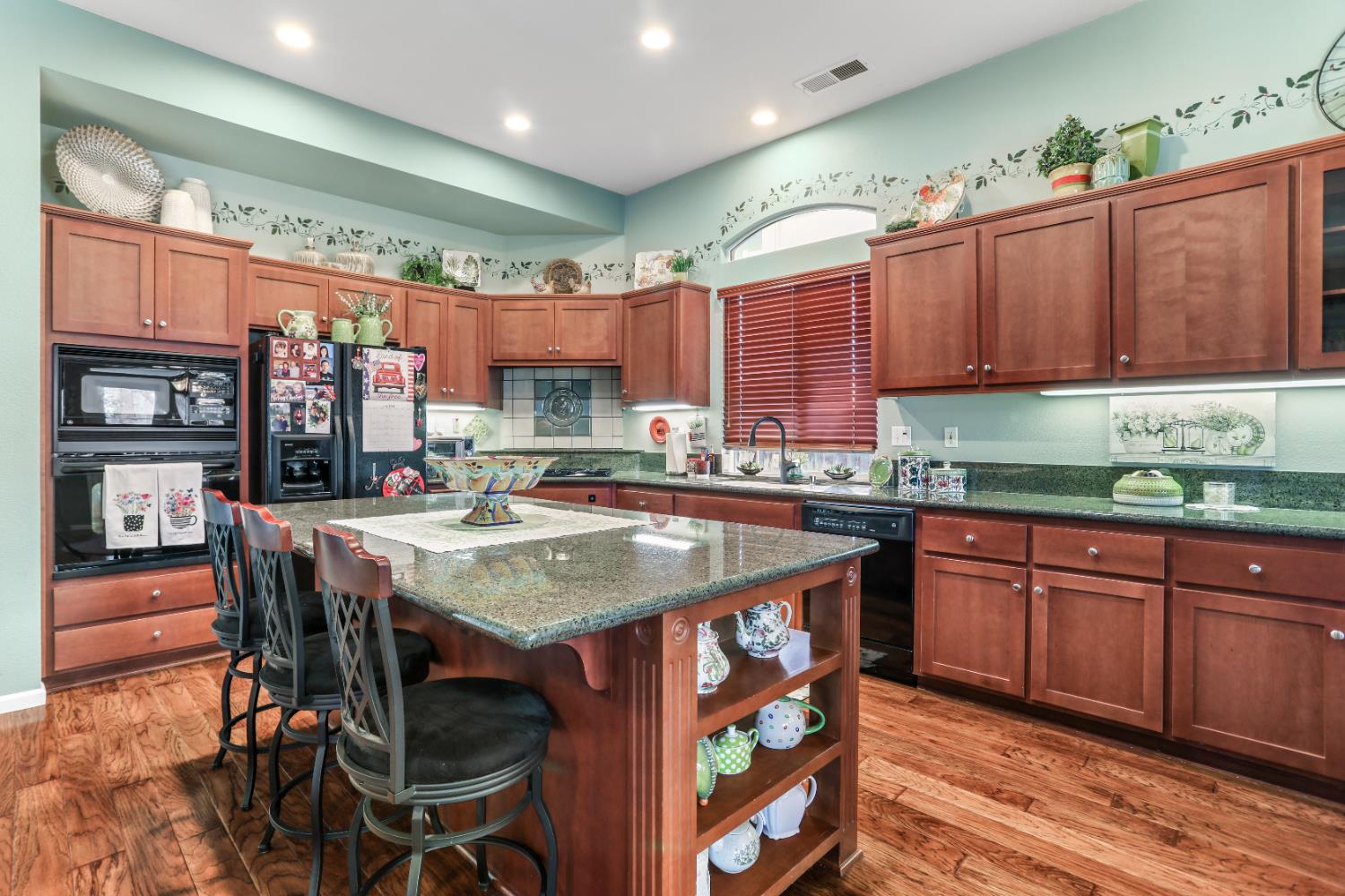 Detail Gallery Image 12 of 38 For 2545 Rose Hill Ln, Riverbank,  CA 95367 - 4 Beds | 2/1 Baths