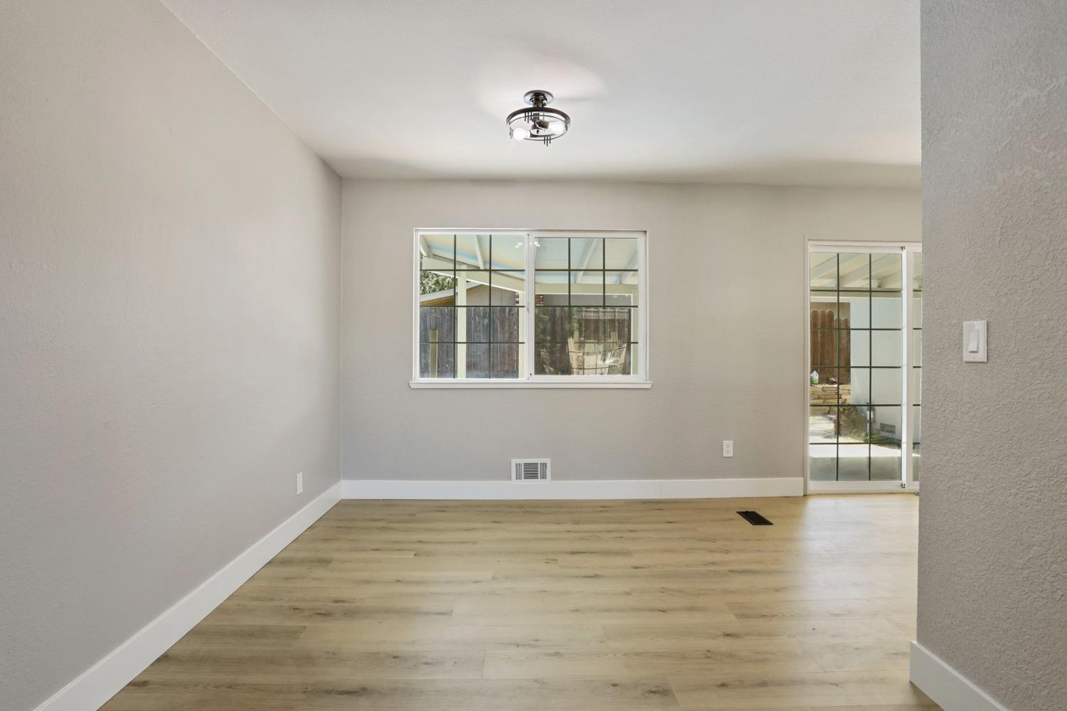 Detail Gallery Image 15 of 51 For 1056 Maria Dr, Oakdale,  CA 95361 - 3 Beds | 2 Baths