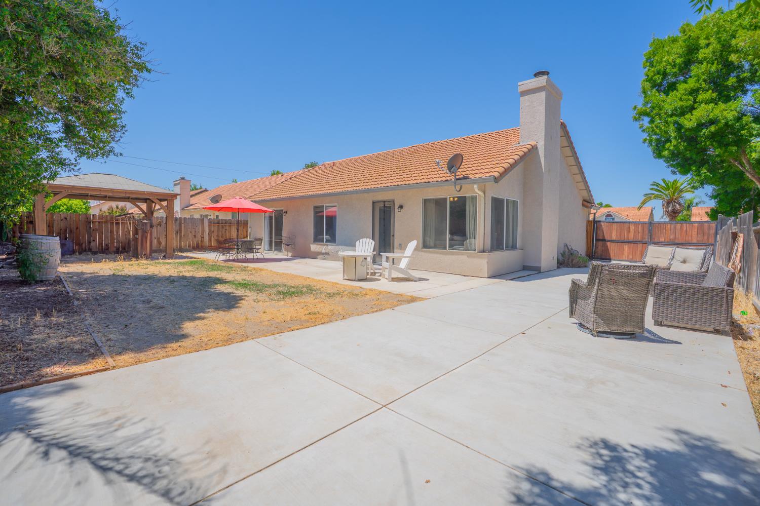 Detail Gallery Image 13 of 16 For 2062 Hastings Dr, Los Banos,  CA 93635 - 3 Beds | 2 Baths
