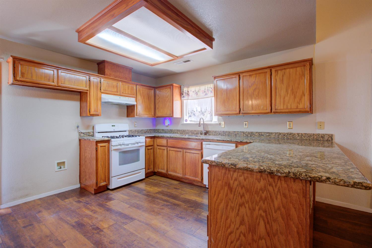 Detail Gallery Image 5 of 43 For 140 Watertown Dr, Merced,  CA 95341 - 3 Beds | 2 Baths